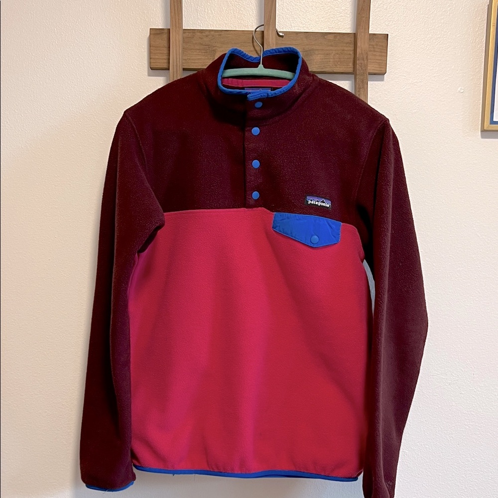 Patagonia Womens medium Burgundy and Pink Snap-T Fleece
